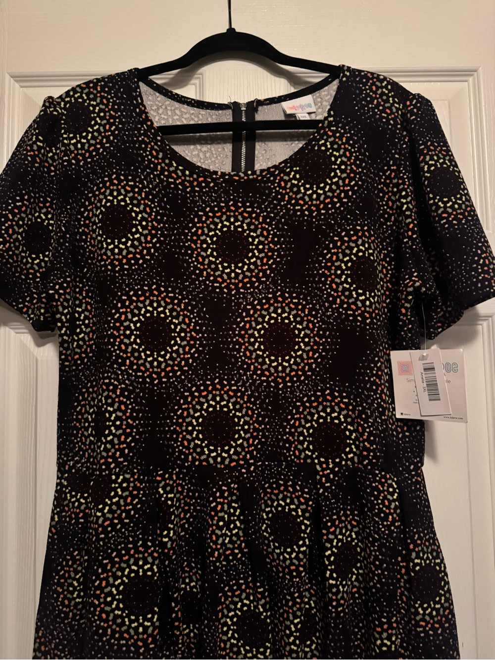 NWT LuLaRoe Sz 3XL Amelia Short Sleeve Black Circle-Print Fit & Flare Dress - Picture 5 of 10